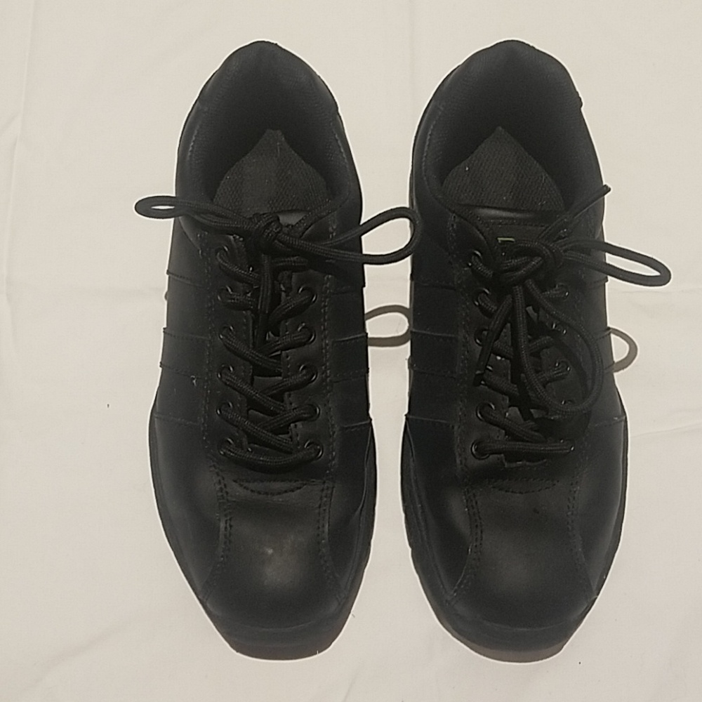 SR max slip resistant shoes